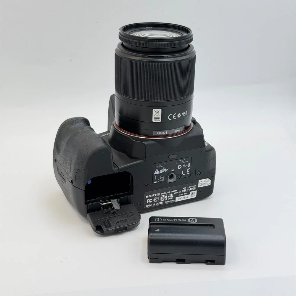 Sony Alpha DSLR-A200 Camera Bundle 18-70mm 75-300mm Lenses 8GB CF Card Tripod